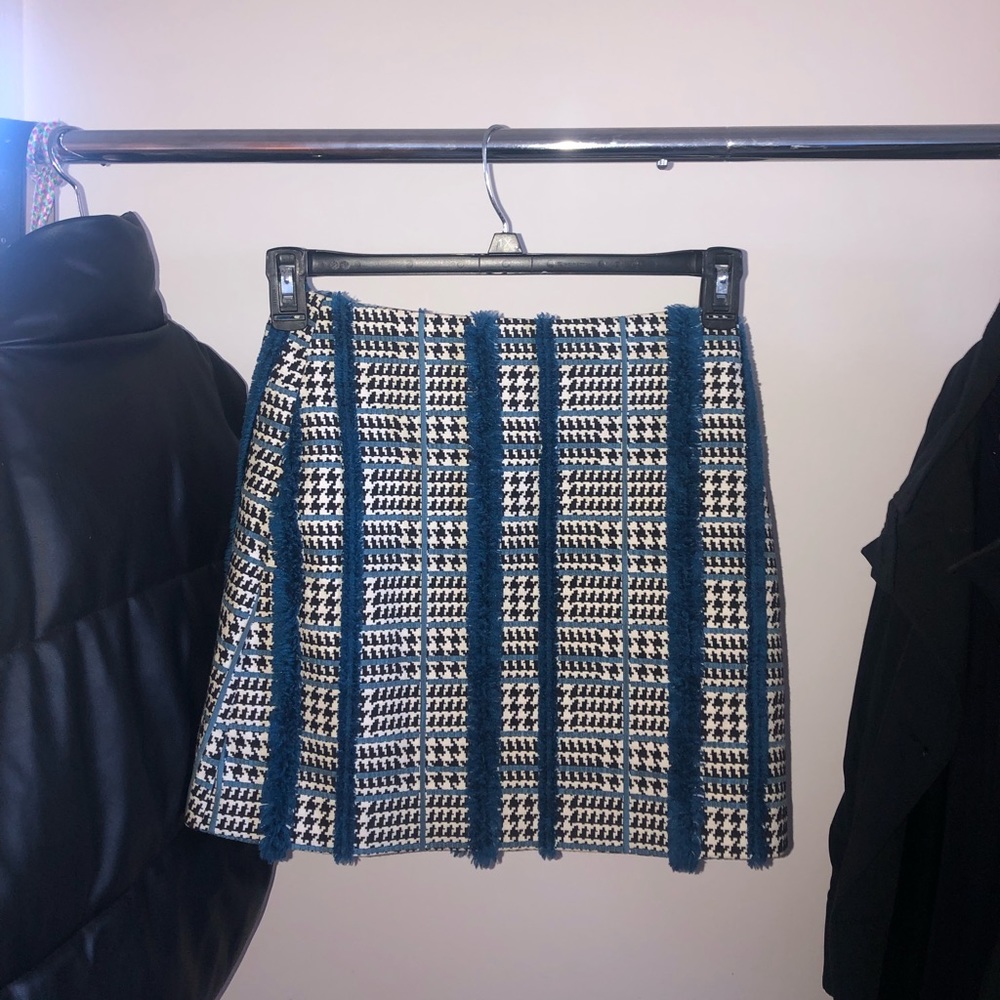 H&M mini skirt, blue faux fur/lions tooth pattern [size 4]